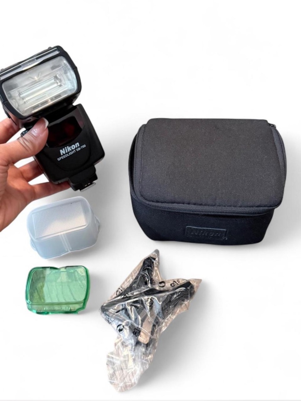 Nikon SB-700 Speedlight Flash Kit - Black with  Diffusers‎ Photography